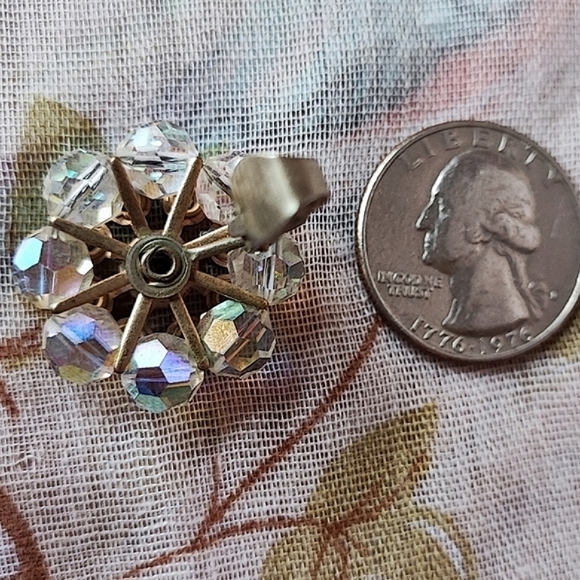 Aurora Borealis Round Vintage Crystal Unsigned Clip Earrings EUC - Picture 7 of 14